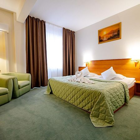Hotel Rivulus Baia Mare Buitenkant foto