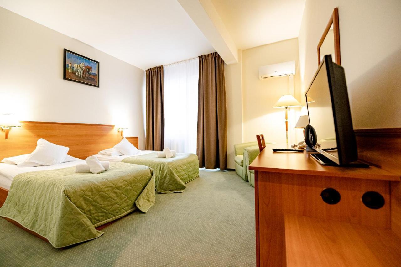 Hotel Rivulus Baia Mare Buitenkant foto