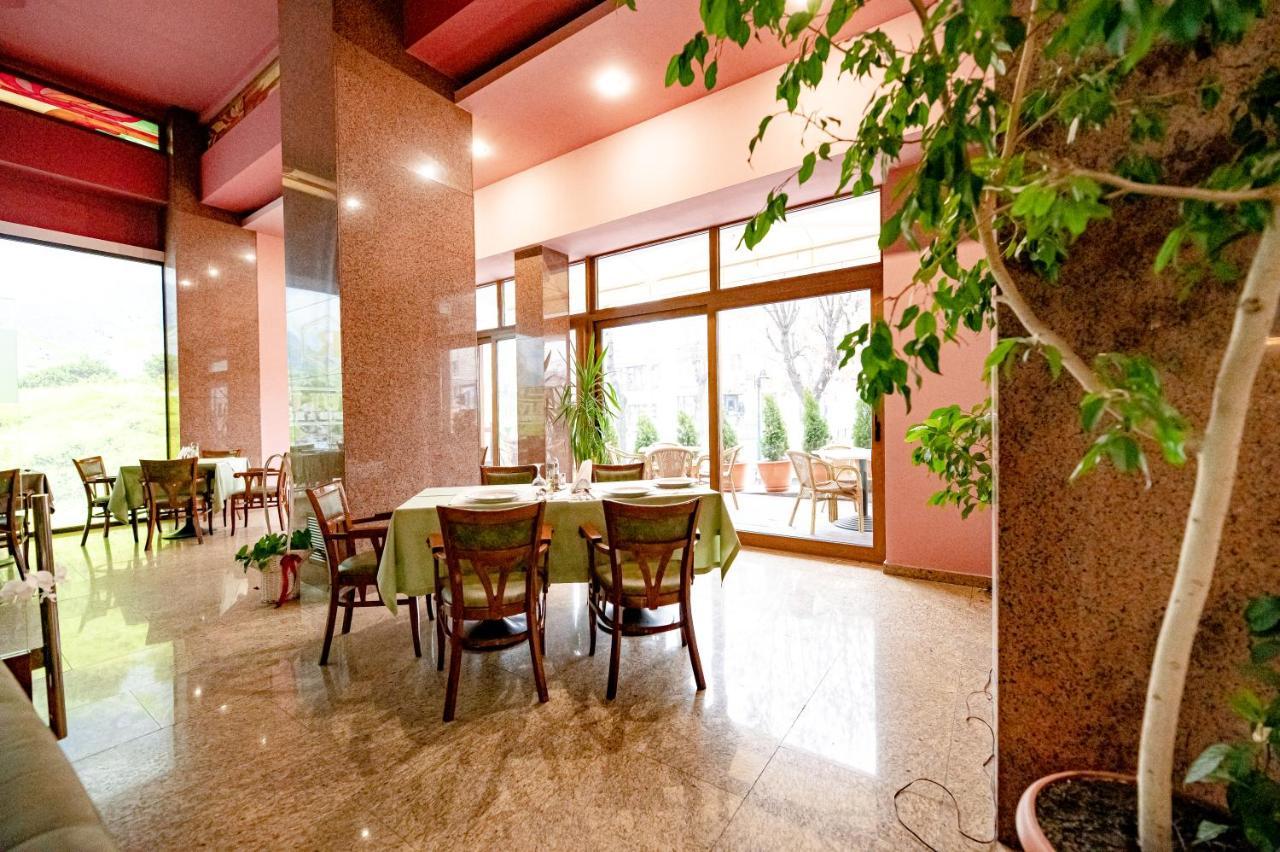 Hotel Rivulus Baia Mare Buitenkant foto
